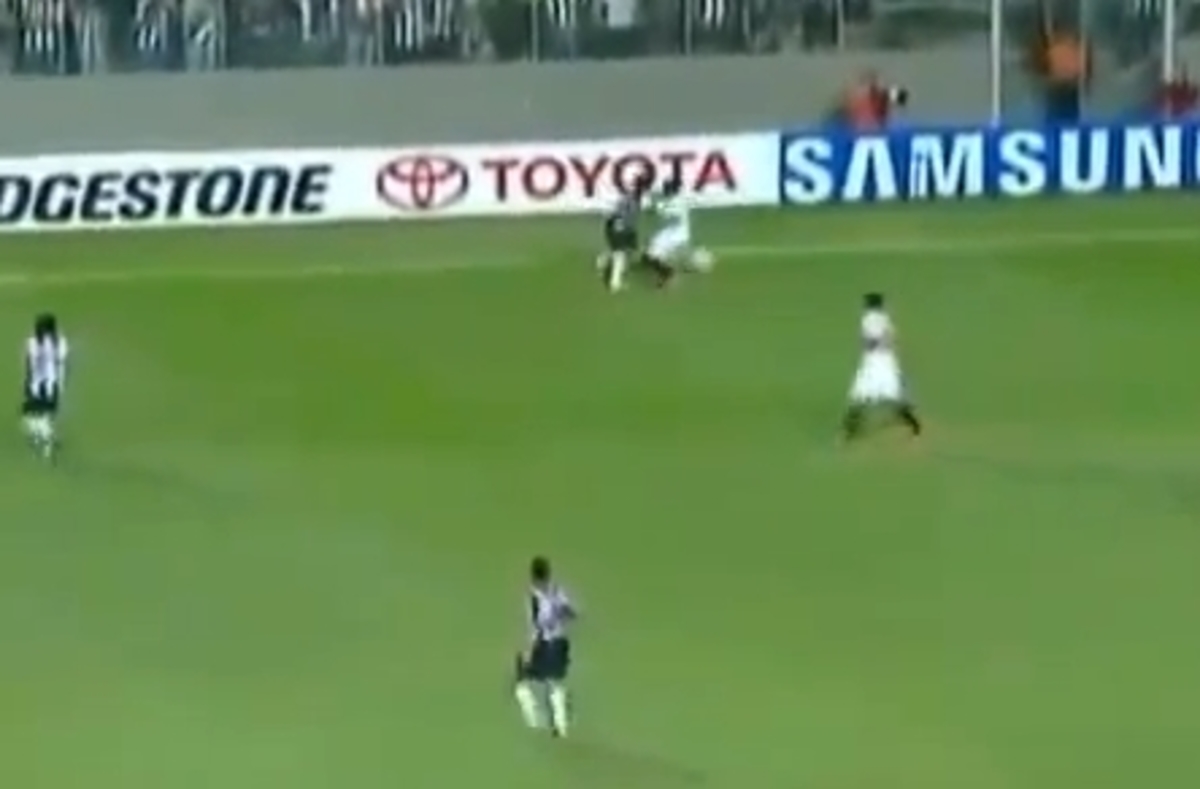 Τους έκανε… πλάκα – Τα μαγικά του Ροναλντίνιο (VIDEO)