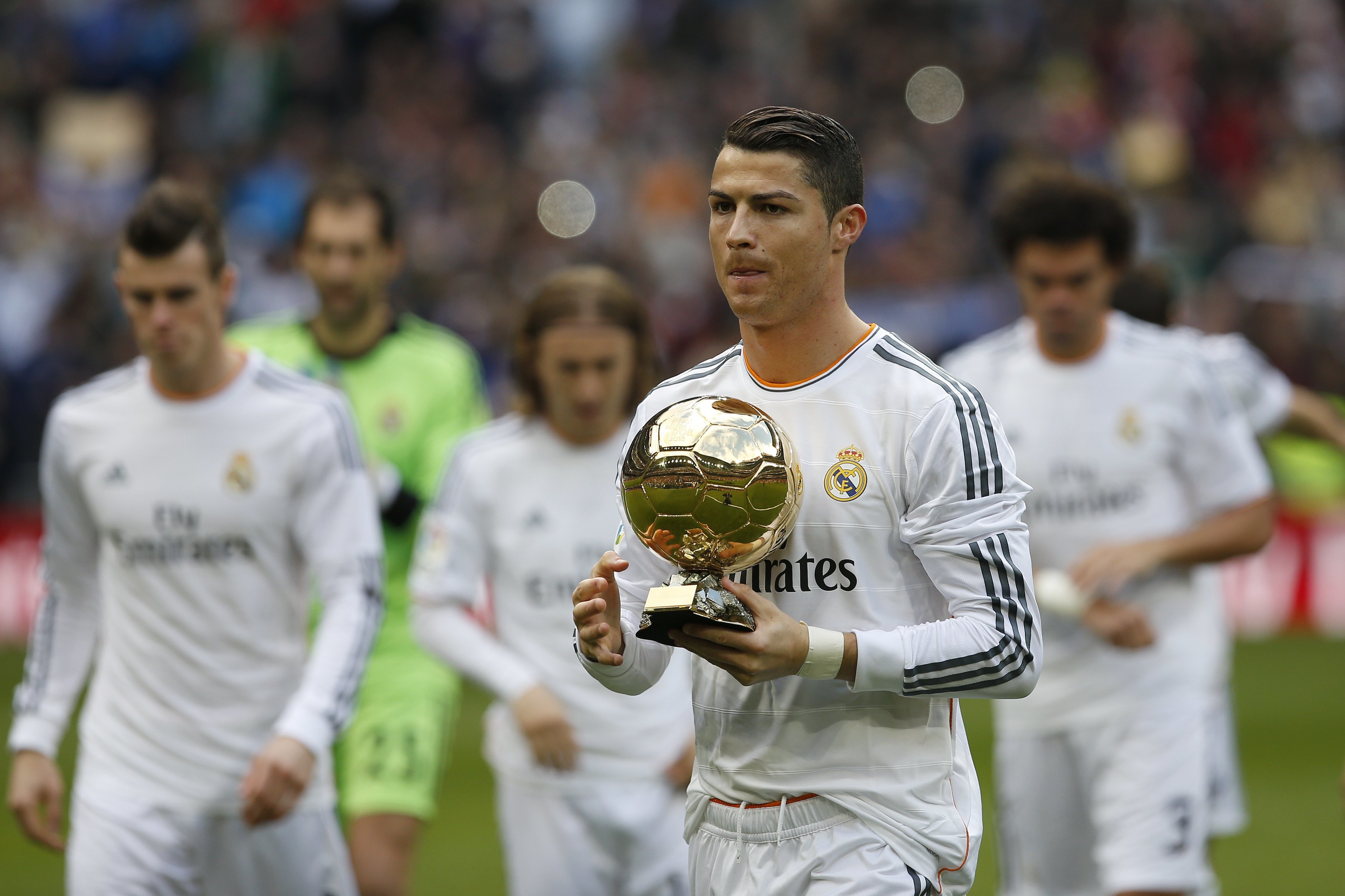 Про футбол 1. Роналду Реал Мадрид. Кристиано Роналдо футболист. Игроки Реал Мадрид с Роналдо. Роналдо Реал Мадрид золотой мяч.
