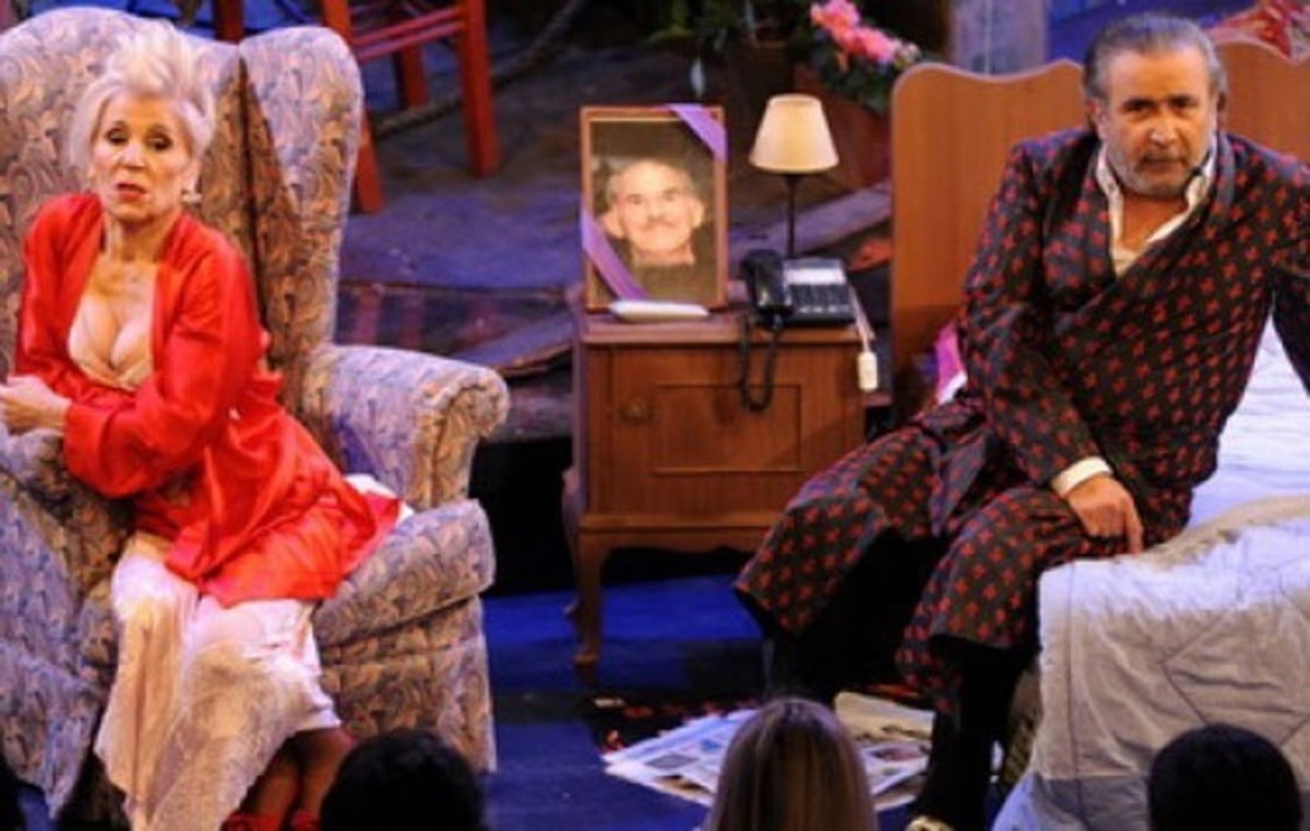 Σοβαρό πρόβλημα υγείας της Χρύσας Ρώπα! Ματαιώνονται οι παραστάσεις με τον Λάκη Λαζόπουλο!