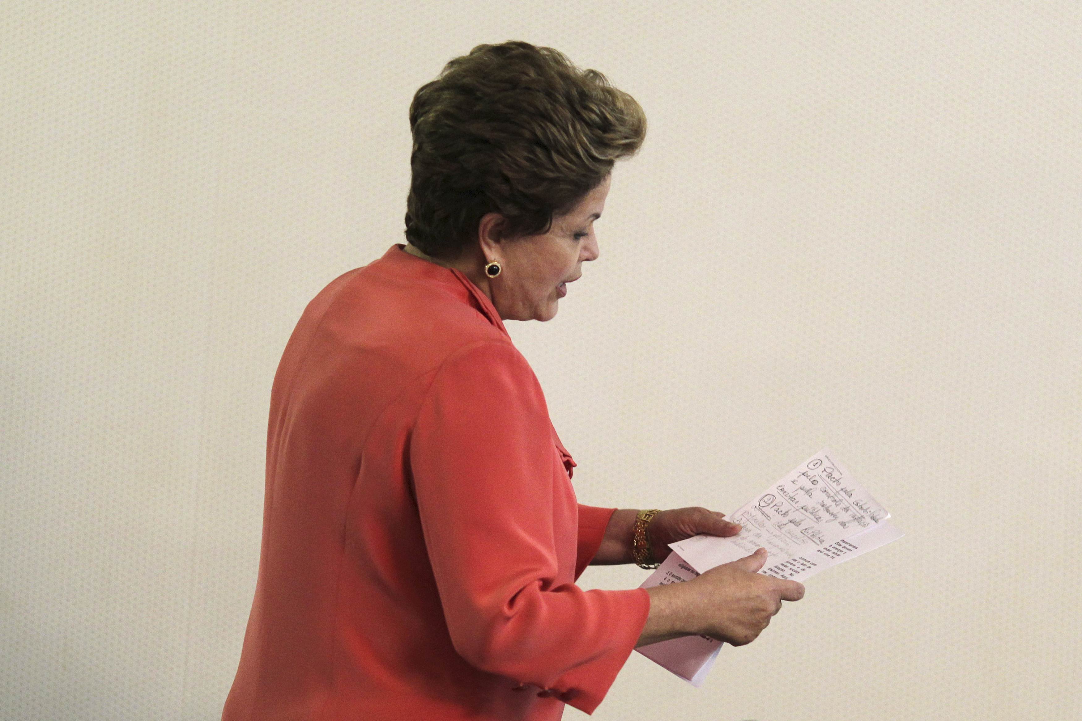 Βραζιλία: Οι υποψήφιες Ρουσέφ και Σίλβα ισόπαλες στον α’ γύρο των εκλογών, σύμφωνα με δημοσκόπηση