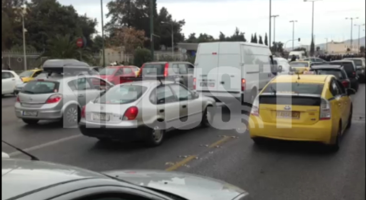 Εγκλωβισμένοι οδηγοί στην Μεσογείων