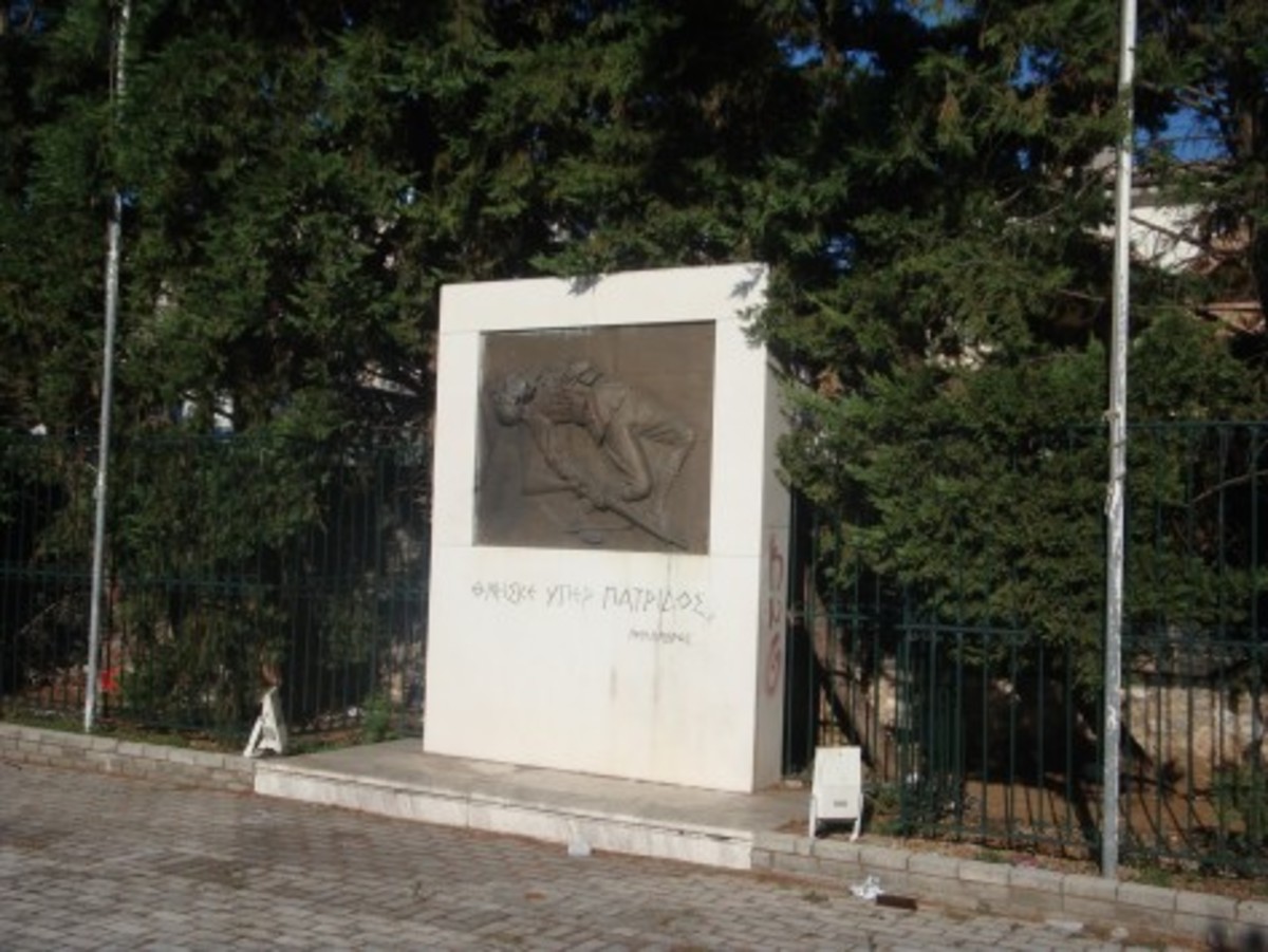 Μετέτρεψαν μνημείο σε αποχωρητήριο
