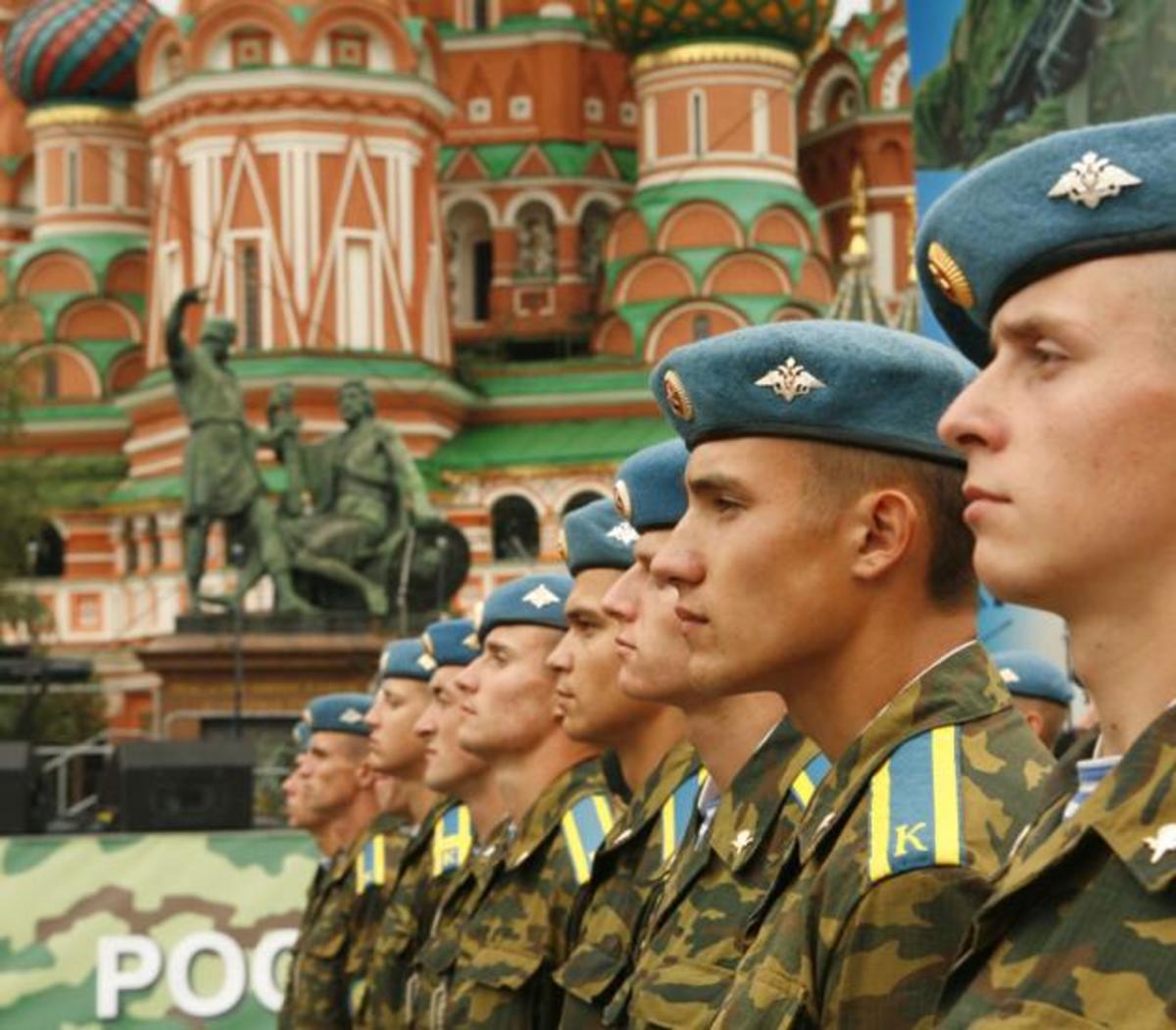 Γιατί η Ρωσία κινητοποίησε ξαφνικά μια ολόκληρη μεραρχία