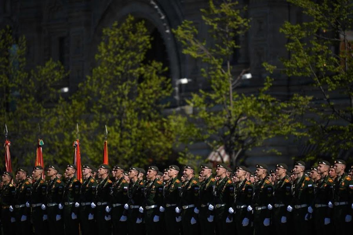 Έτσι γιoρτάζουν οι Ρώσοι την επέτειο παράδοσης της ναζιστικής Γερμανίας [vid]