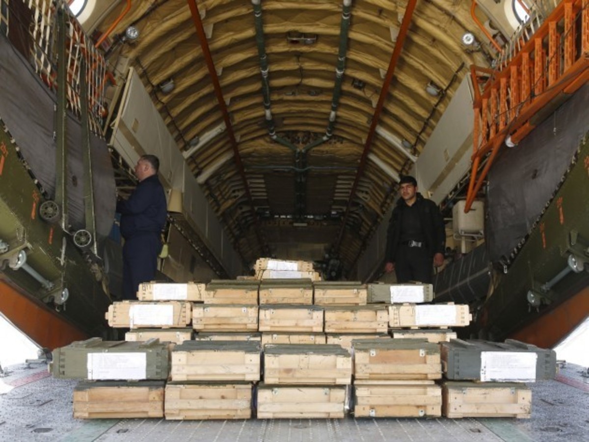 Η Ρωσία κάνει δώρο 10.000 όπλα στο Αφγανιστάν!