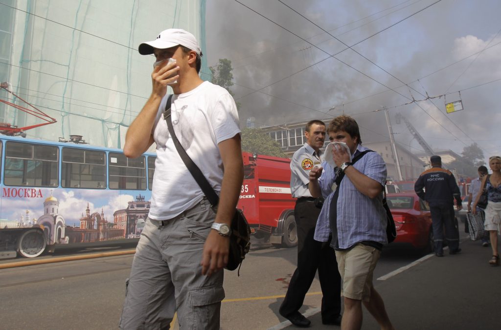 Ο καπνός «πνίγει» τη Μόσχα – Καθησυχάζουν για τον κίνδυνο πυρηνικού δυστυχήματος
