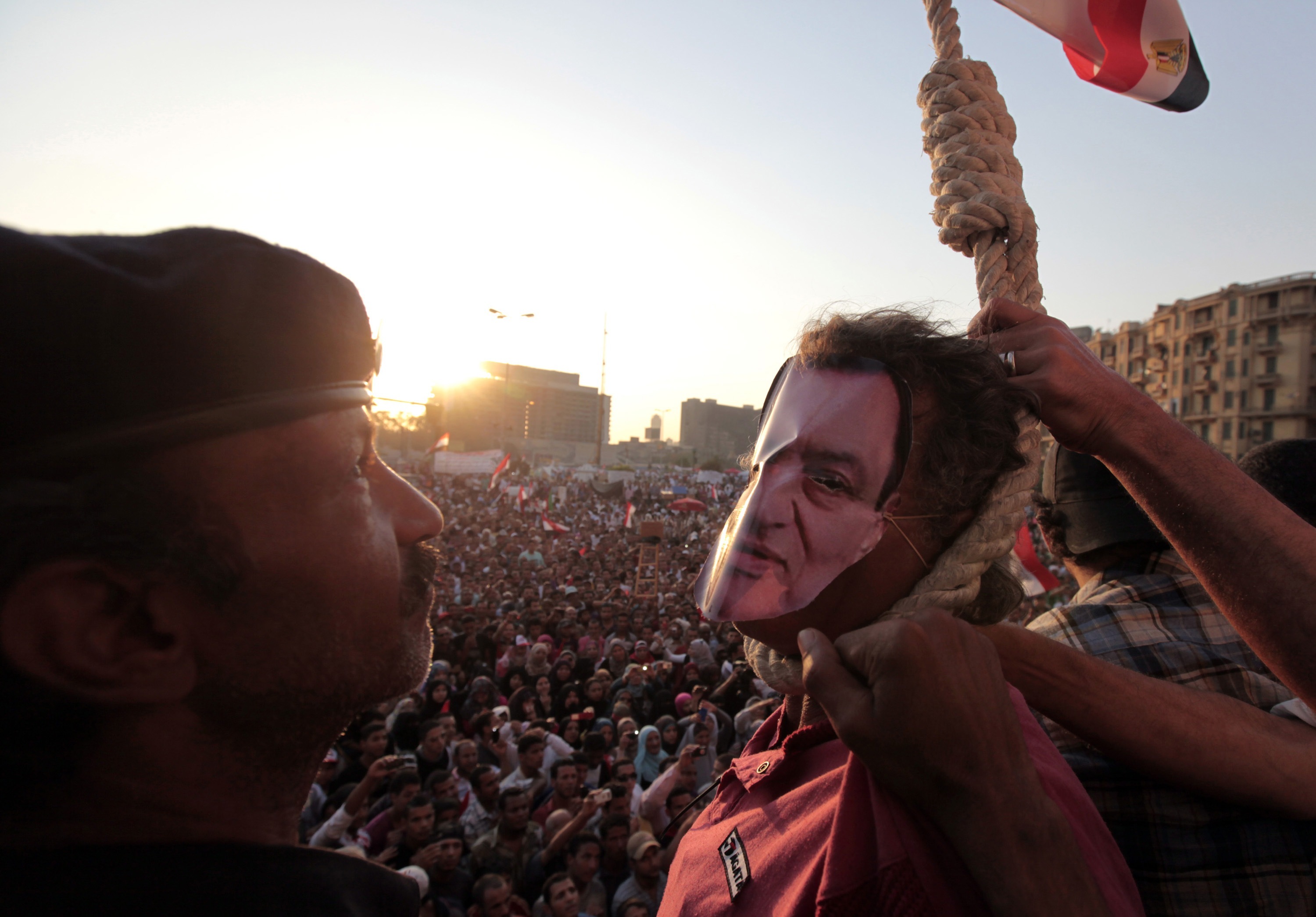 Χιλιάδες διαδηλωτές στην Αίγυπτο κατά του υποψήφιου για την προεδρία Σαφίκ
