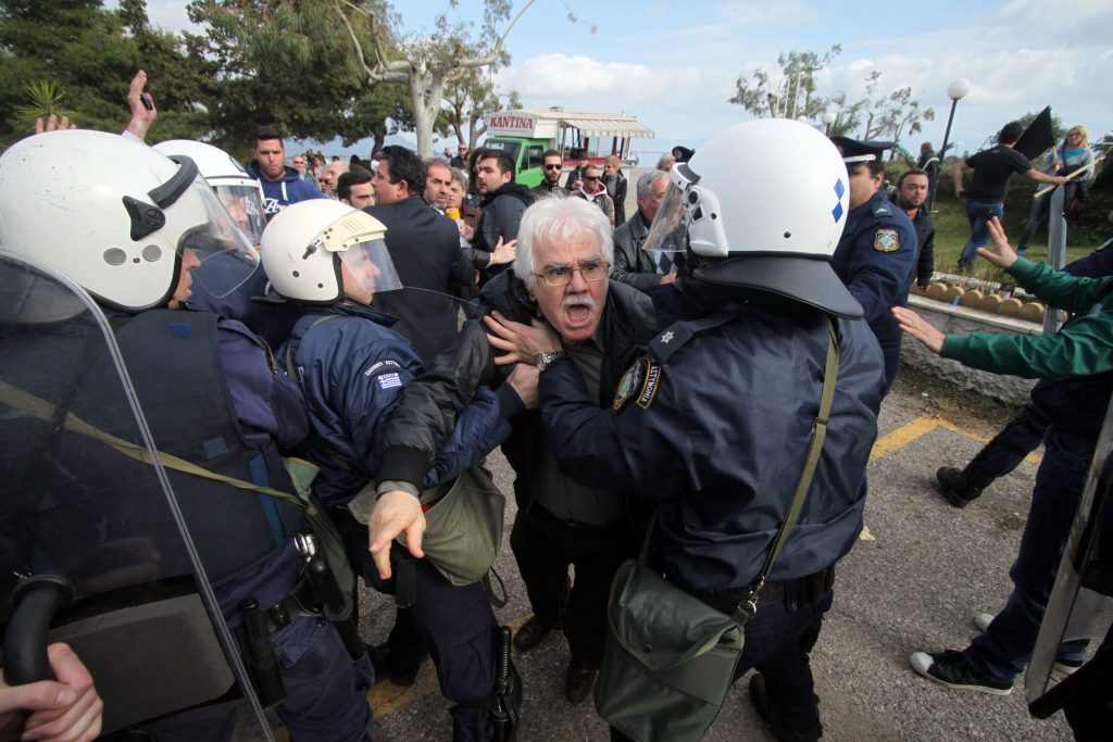 Πήραν στο κυνήγι το Μάριο Σαλμά στο Μεσολόγγι – Μαρτυρία: Ο οδηγός του πάτησε γκάζι και παρέσυρε πεζούς!