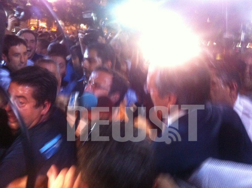 Αποθεώθηκε ο Σαμαράς στο Σύνταγμα – ΦΩΤΟ