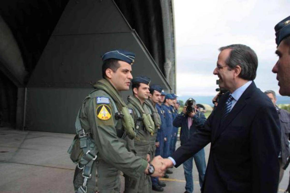 Σαμαράς: “Είμαι ευτυχής που δεν απολύσαμε στρατιωτικούς” – “Παροχή” τα οδοιπορικά