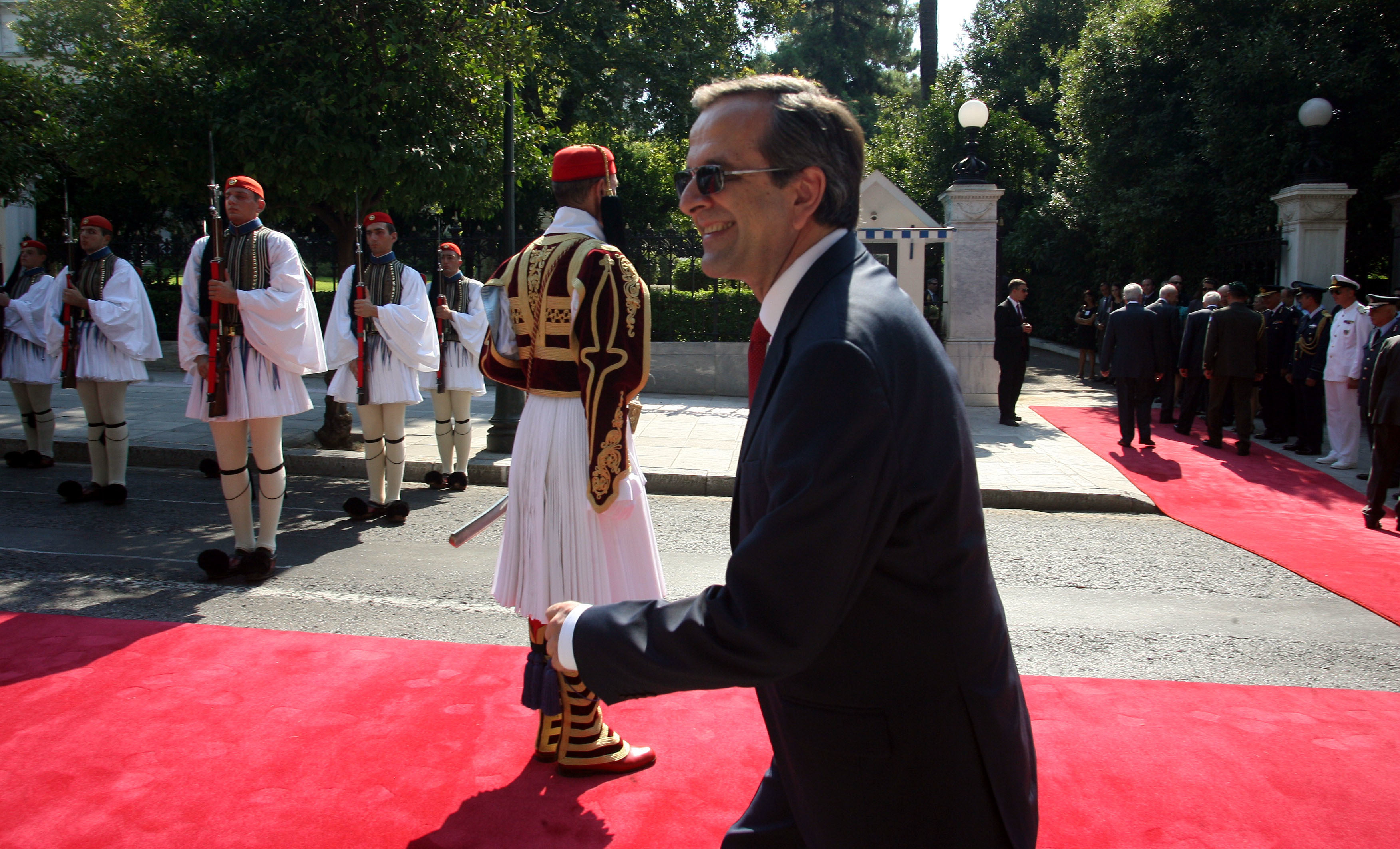 «Σφραγίζει» ο πρωθυπουργός το πακέτο των 11,5 δισ. ευρώ – Επίσκεψη Μοσκοβισί στην Αθήνα τον Σεπτέμβριο