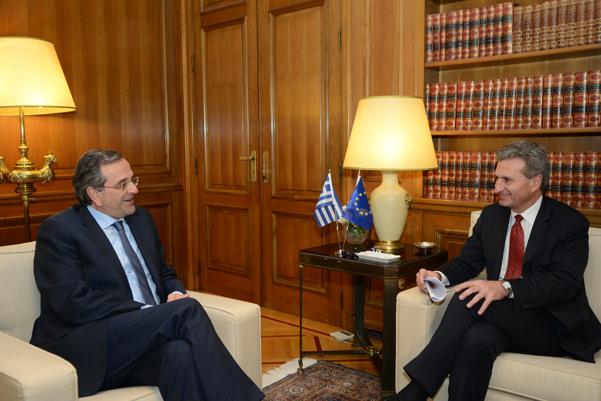 Ελληνική προεδρία και ενέργεια συζήτησαν Σαμαράς – Έτινγκερ
