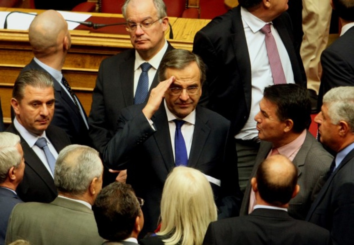 Ο στρατιωτικός χαιρετισμός Σαμαρά και η επιστροφή του 50% των περικοπών στους ένστολους