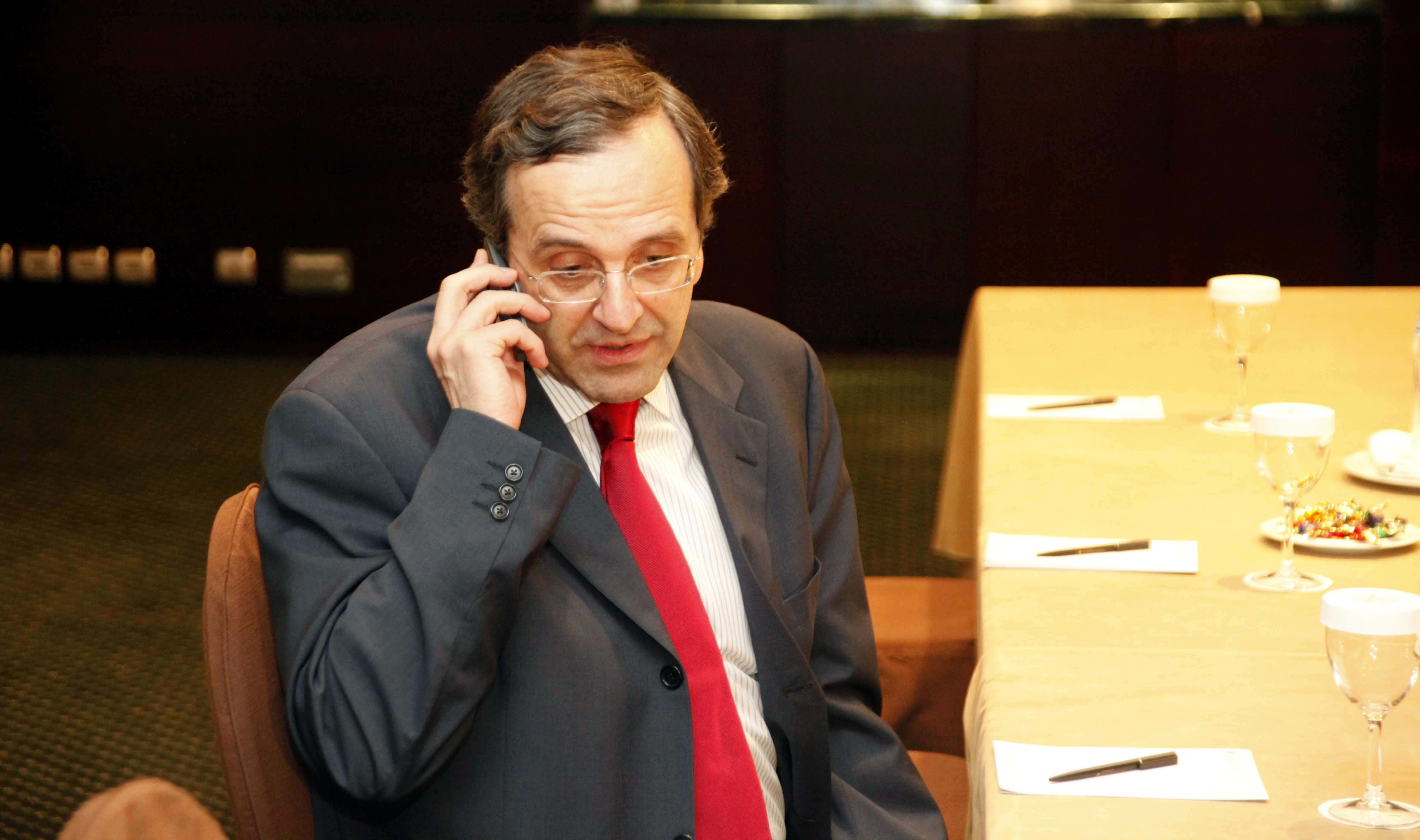 Αιφνιδιαστικό τηλεφώνημα Νταβούτογλου σε Σαμαρά – Τι του είπε