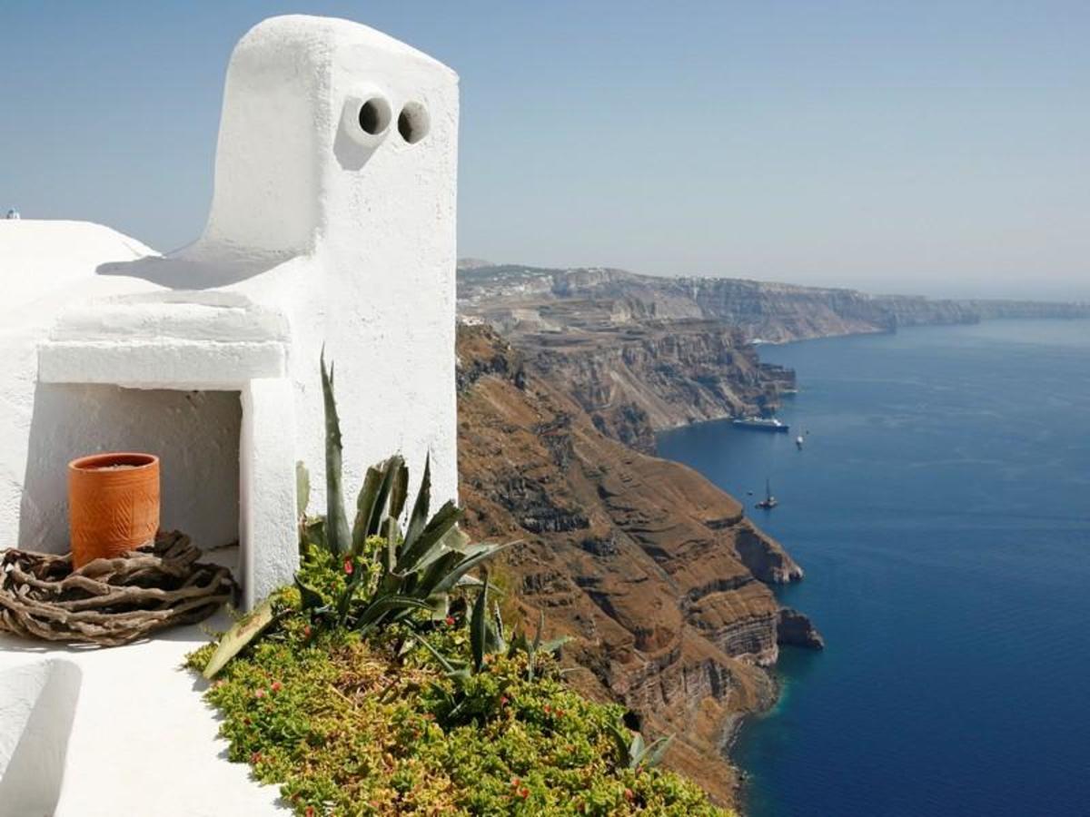 Πρώην πλούσιοι βγάζουν στο σφυρί βίλες εκατομμυρίων σε ελληνικά νησιά