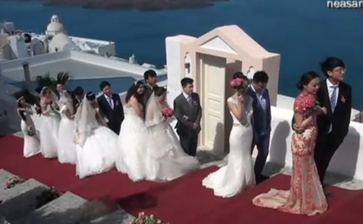 Ομαδικοί γάμοι στη Σαντορίνη