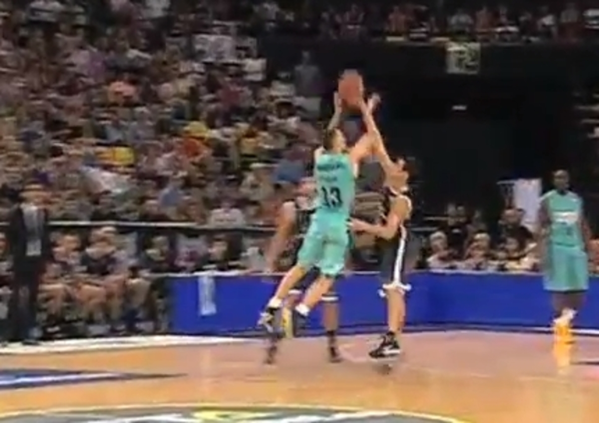 Τα δύο απίστευτα τρίποντα του Σάρας δεν…έφτασαν στην Μπάρτσα(VIDEO)