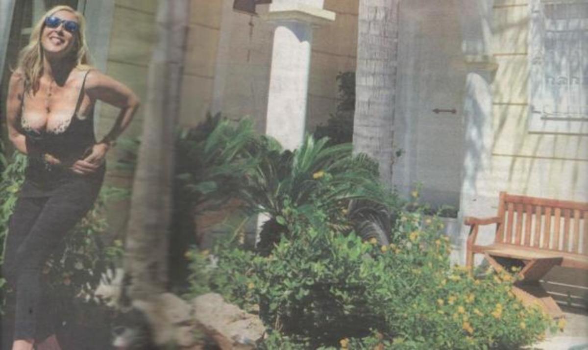 Έφη Σαρρή: Η χλιδάτη έπαυλη με τους φοίνικες, τους κίονες και την πισίνα! Φωτογραφίες