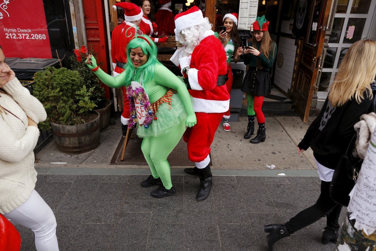 ΦΩΤΟ: REUTERS - Από το ετήσιο SantaCon στο Μπρούκλιν