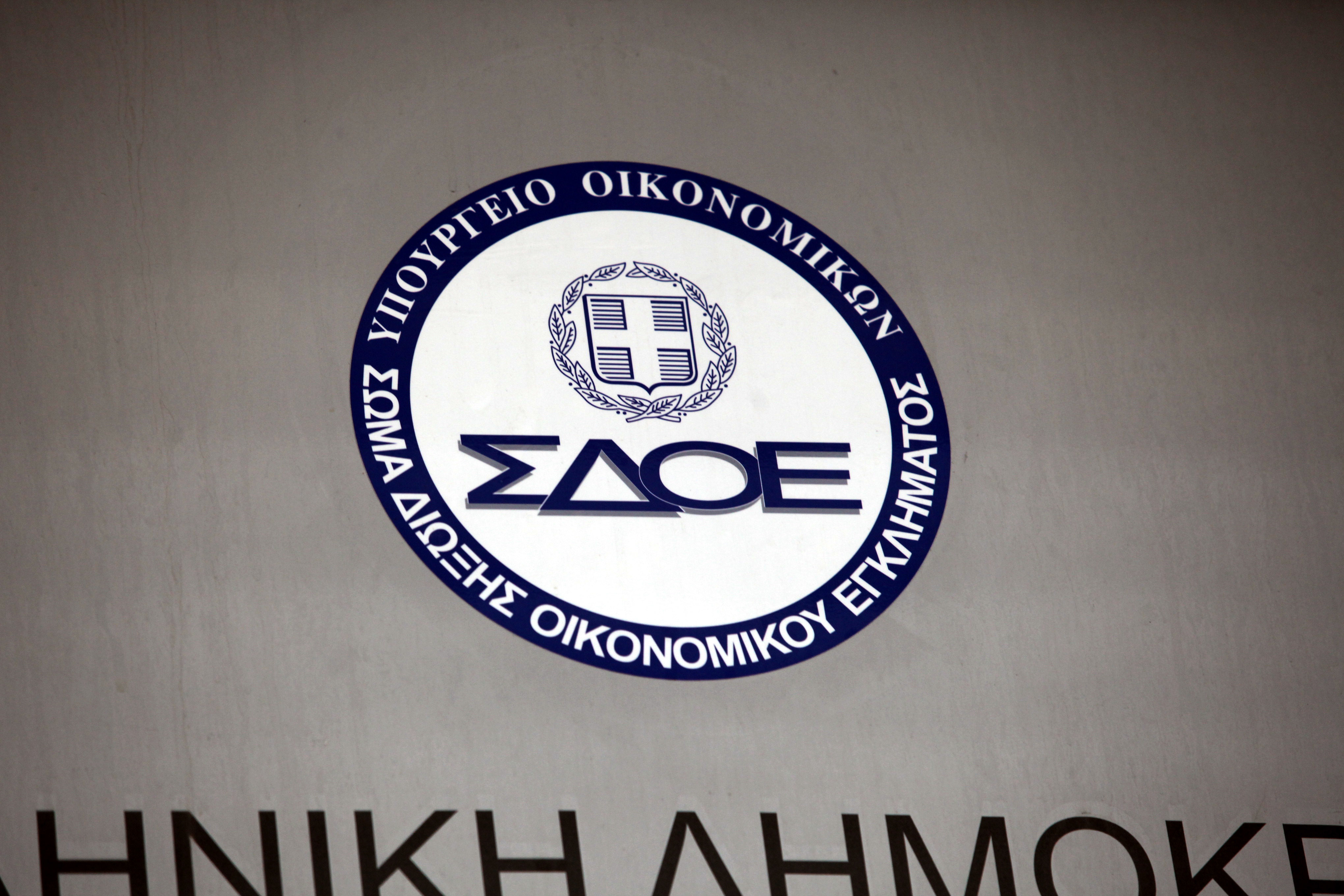 Πάτρα: Το ΣΔΟΕ εντόπισε πρώην ποτοποιό να κάνει λαθρεμπόριο αλκοόλ