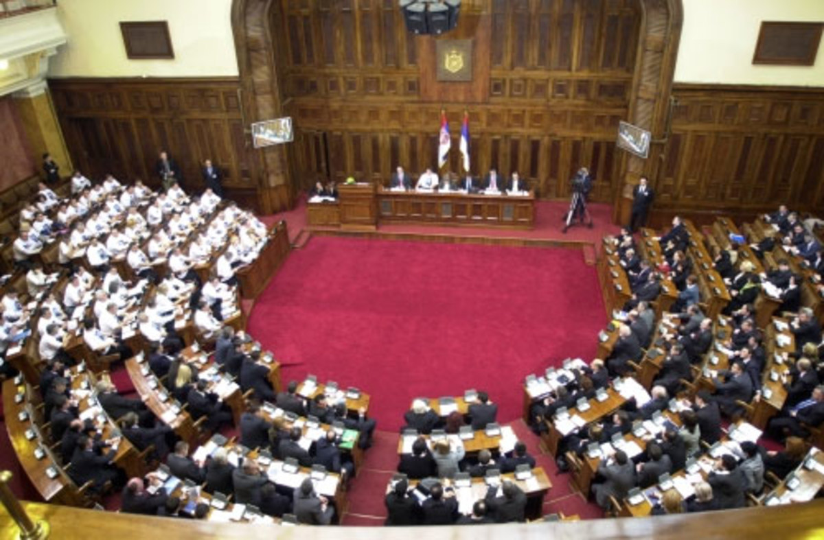 45 πολιτικά κόμματα στη Βουλή της Σερβίας!