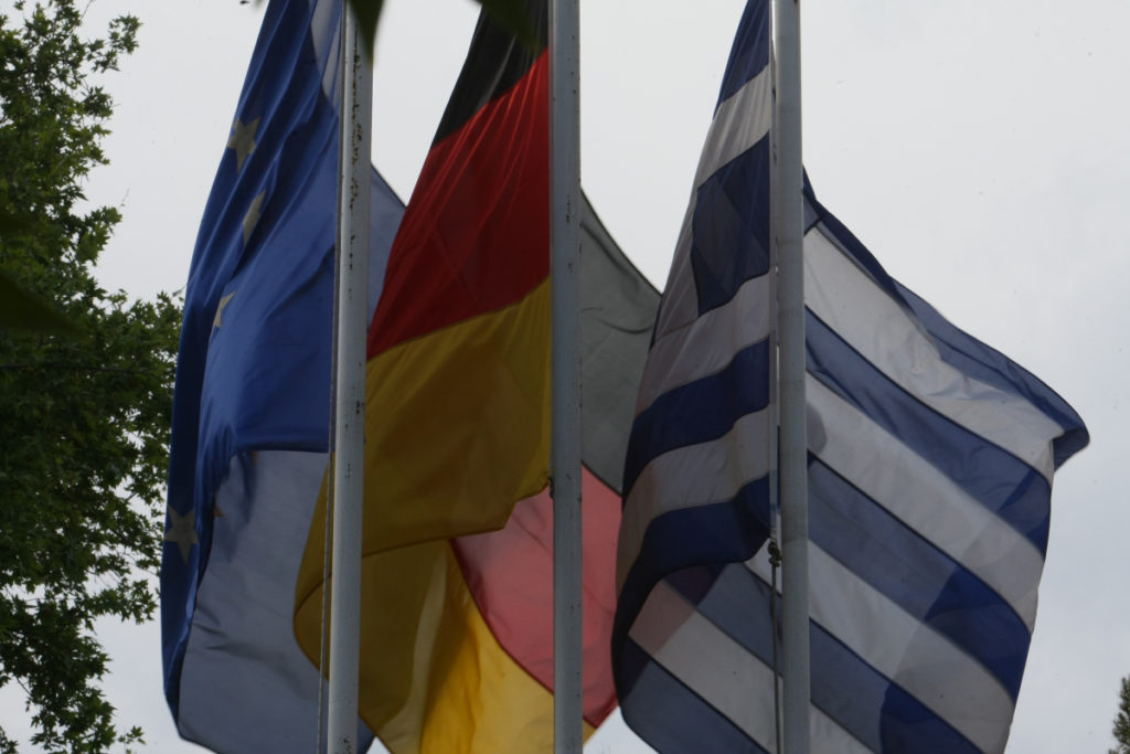 Οι μισοί Γερμανοί υπέρ του κουρέματος του ελληνικού χρέους