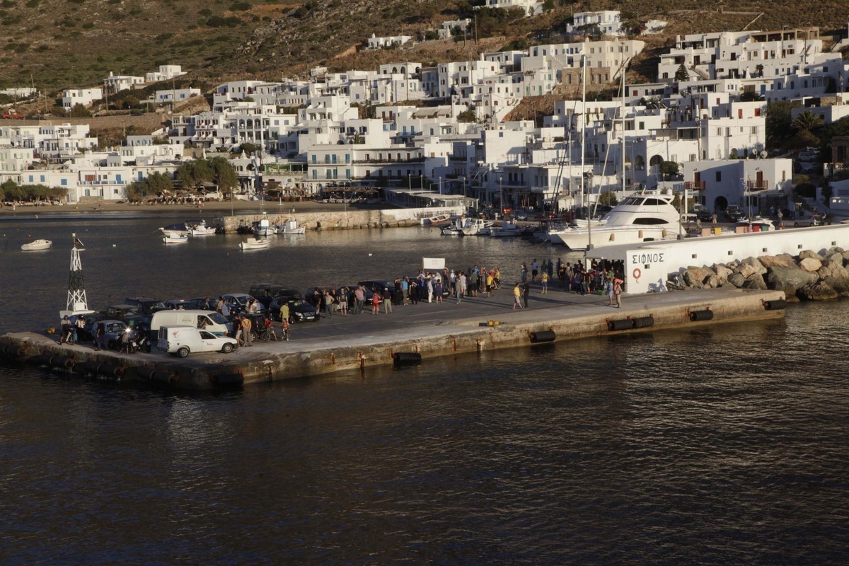 Φορτηγό παρέσυρε άνδρα στο λιμάνι της Σίφνου