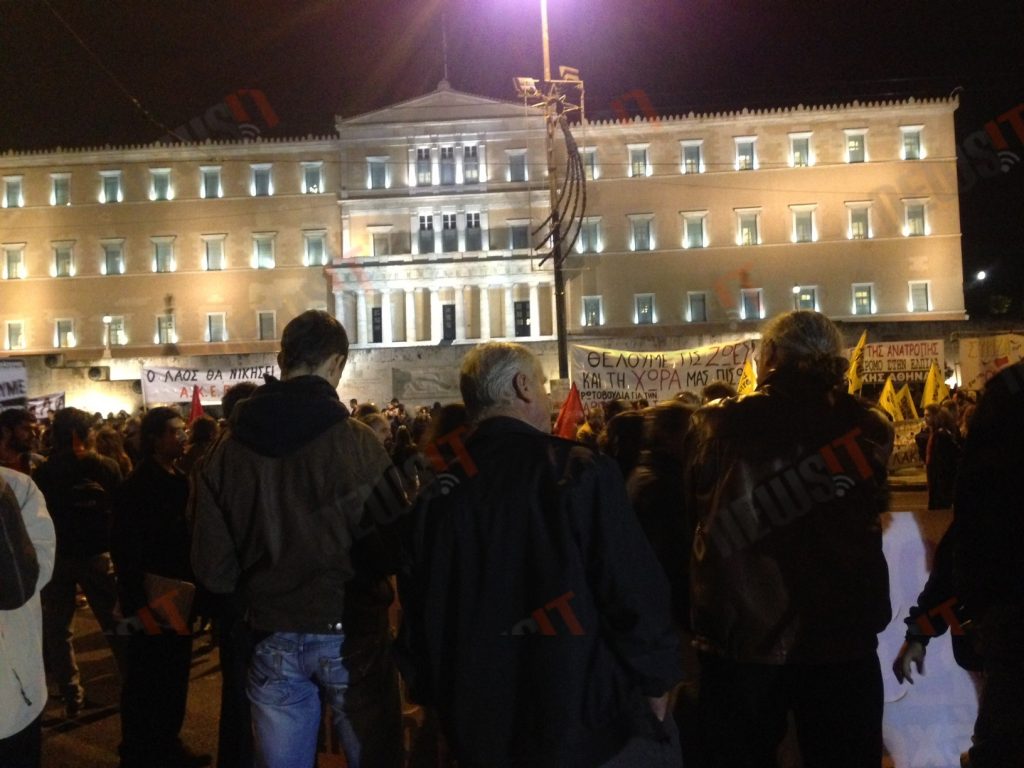 Υπό βροχή το συλλαλητήριο στο Σύνταγμα – Στη Βουλή και το ΠΑΜΕ – ΒΙΝΤΕΟ ΦΩΤΟ
