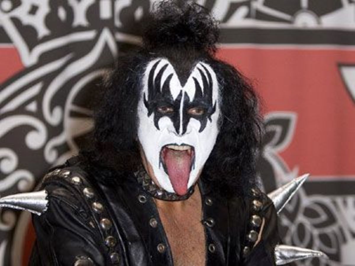 O Gene Simmons μετράει 4.601 γυναίκες μαζί με τη Cher!