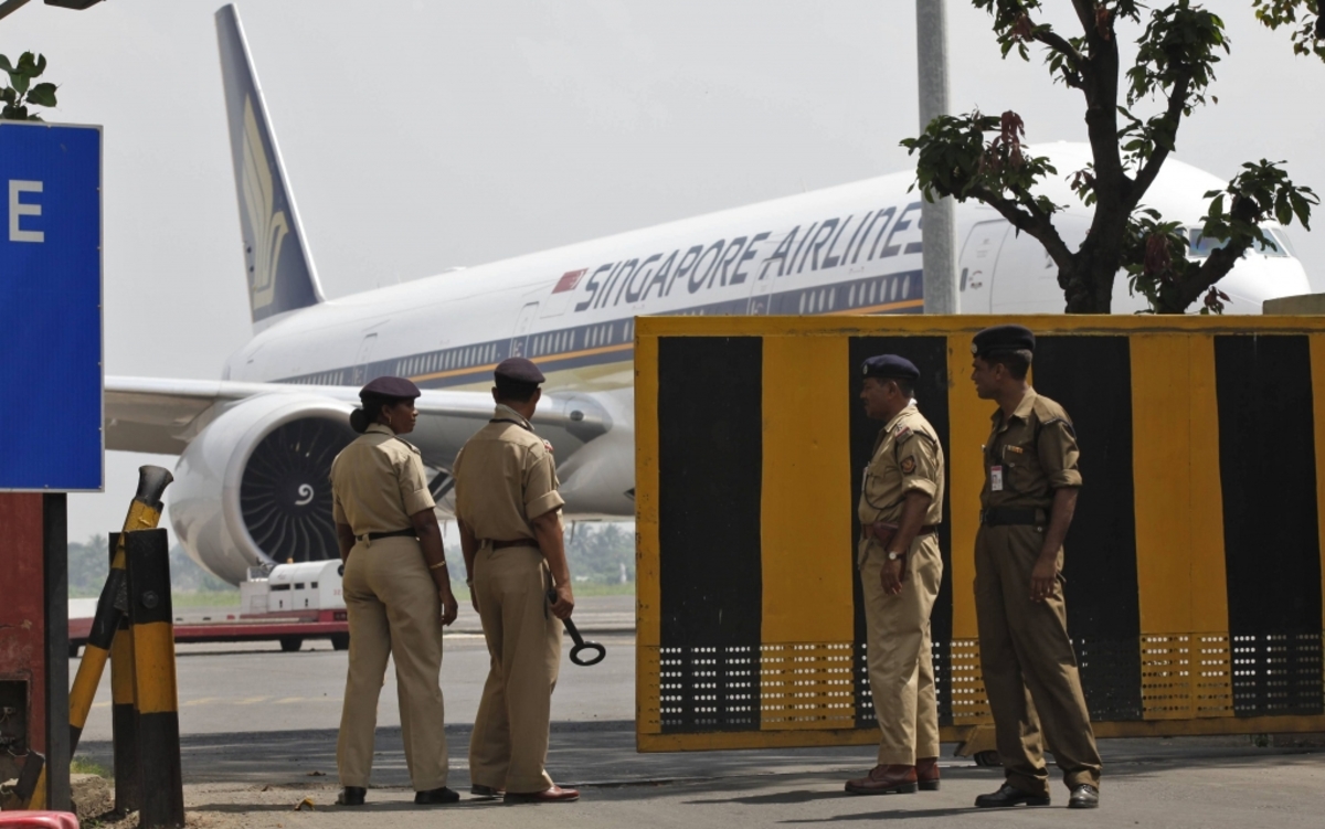 Το αεροπλάνο προσγειώθηκε στο αεροδρόμιο της Καλκούτας. ΦΩΤΟ REUTERS