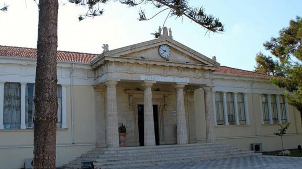 Έλληνας επιχειρηματίας εμπλέκεται σε σκάνδαλο μεγατόνων στην Κύπρο με μίζες εκατομμυρίων