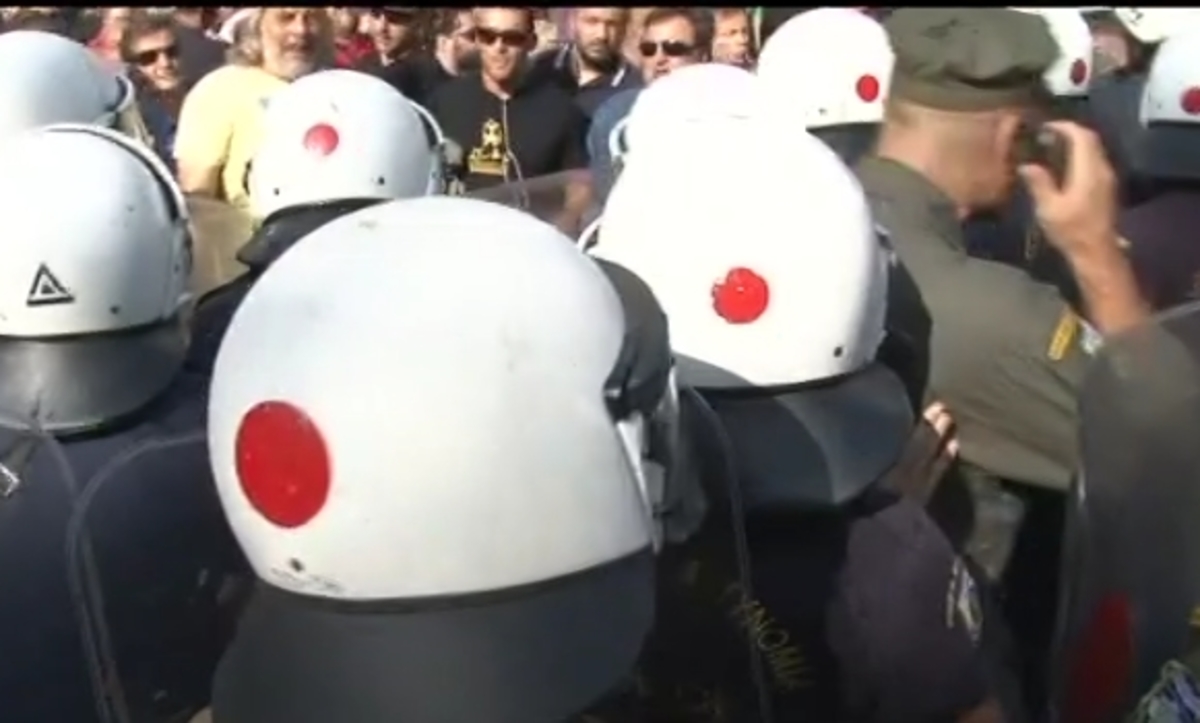 Σύνταγμα:Ξύλο εργαζομένων με ΜΑΤ