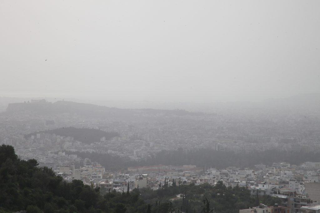 22 βαθμοί, νοτιάδες και σκόνη από την Αφρική
