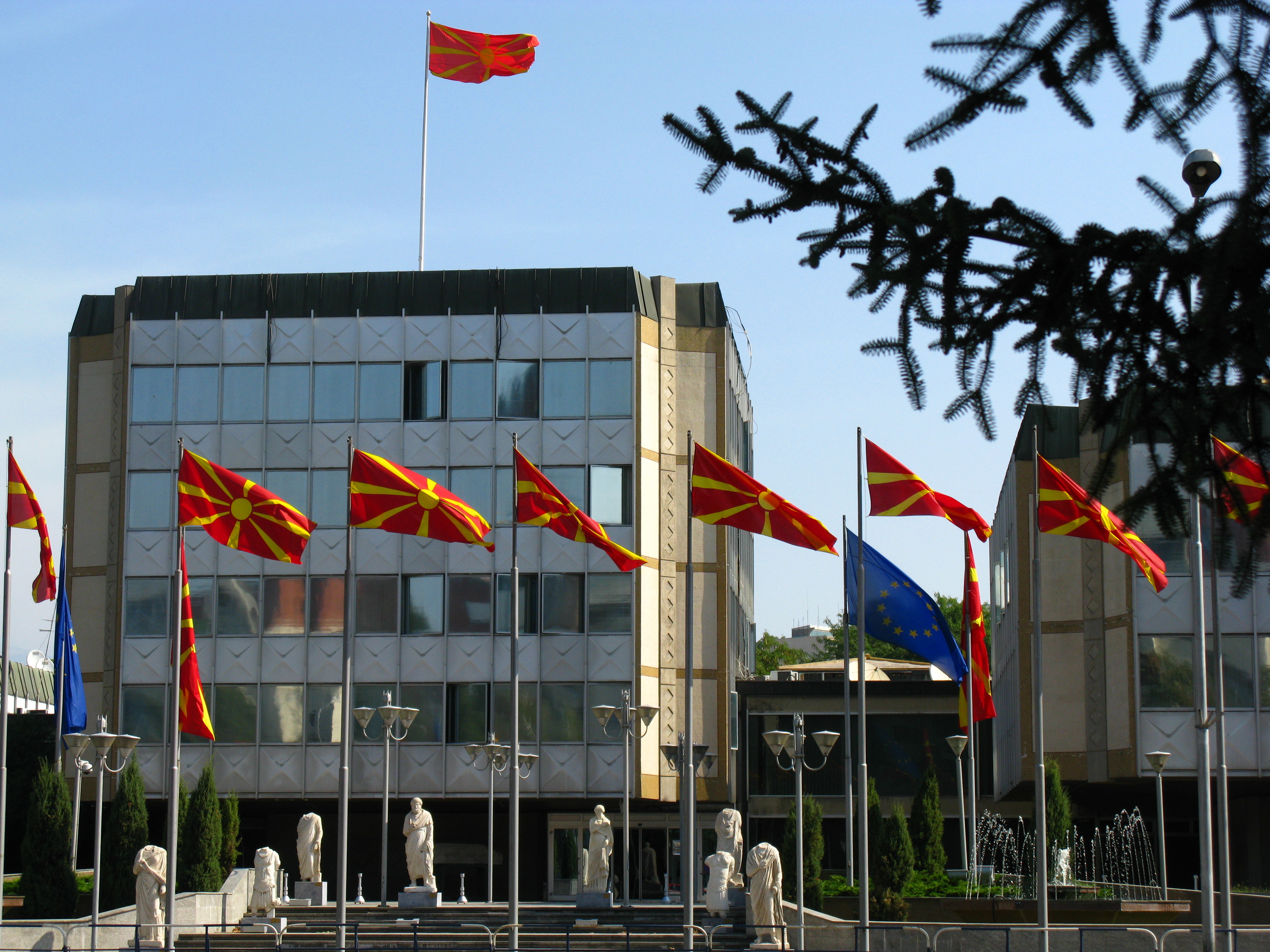 Διαλύθηκε η Βουλή στα Σκόπια – Προκηρύσσονται πρόωρες εκλογές