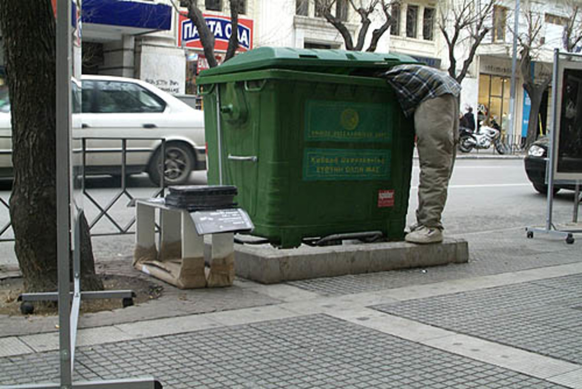 Οι Έλληνες θα ψάχνουν στα σκουπίδια για φαγητό”