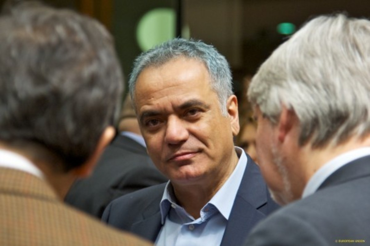 Σκουρλέτης: Ξεκάθαρη κόκκινη γραμμή οι ομαδικές απολύσεις