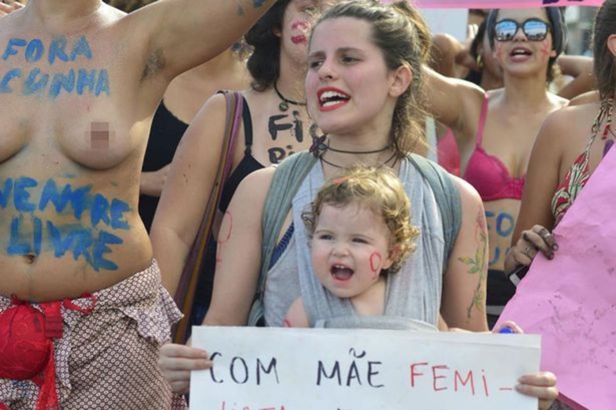 Βγήκαν γυμνές στους δρόμους της Βραζιλίας για τη σεξουαλική βία