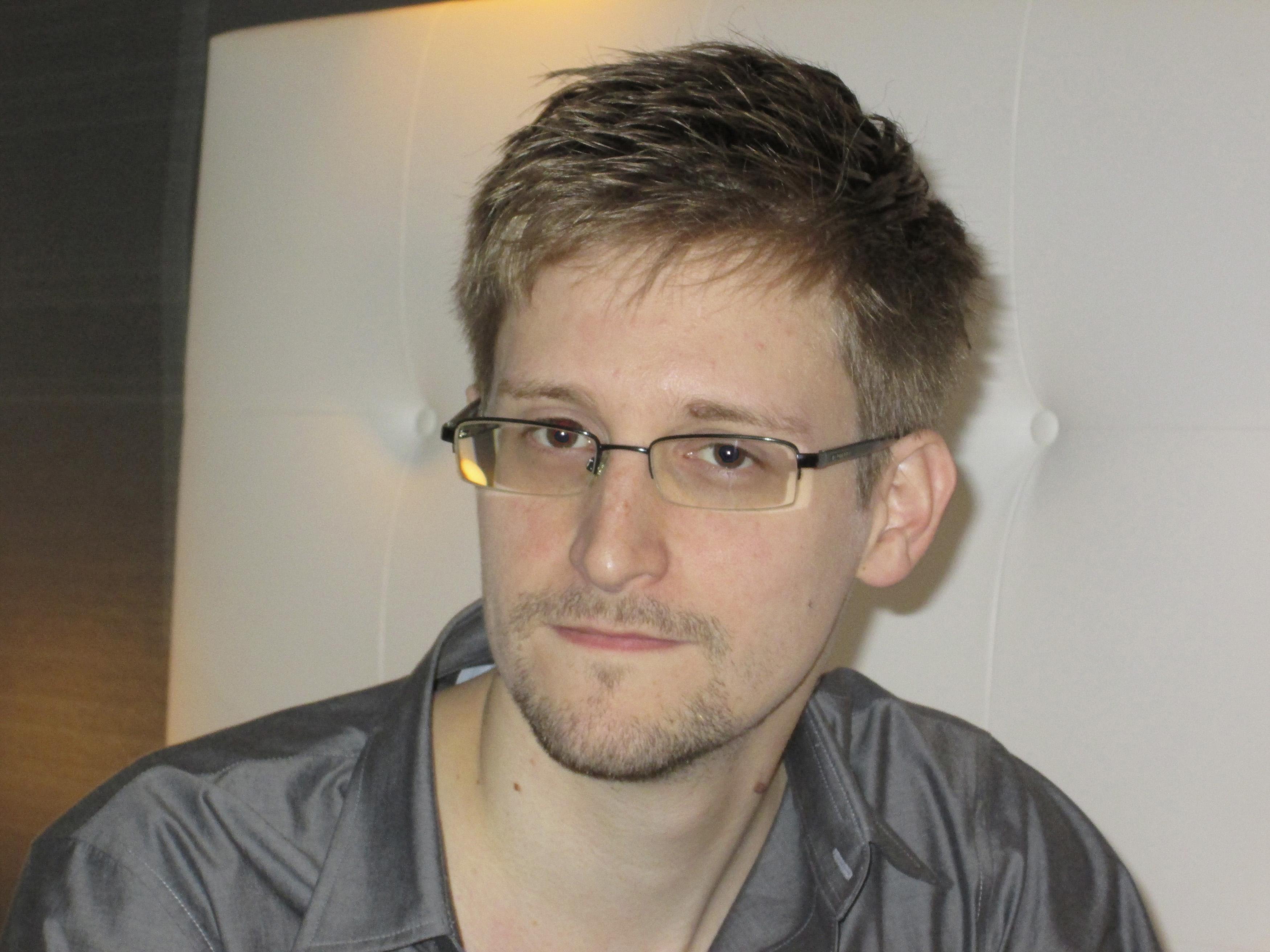 Ασάνζ: Με έγγραφα Ισημερινού και λεφτά του Wikileaks ταξίδεψε ο Σνόουντεν