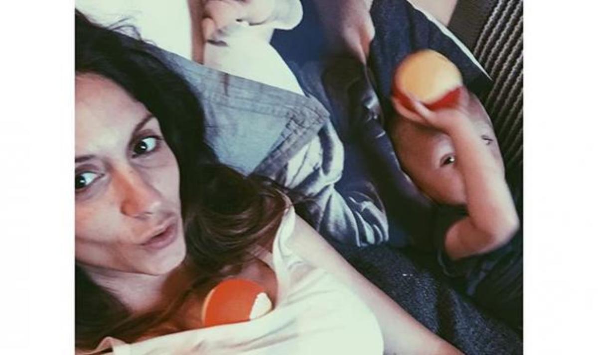 Σοφία Καρβέλα: Βόλτες με φουσκωμένη κοιλιά και στο σχολείο για το Νινίκο!