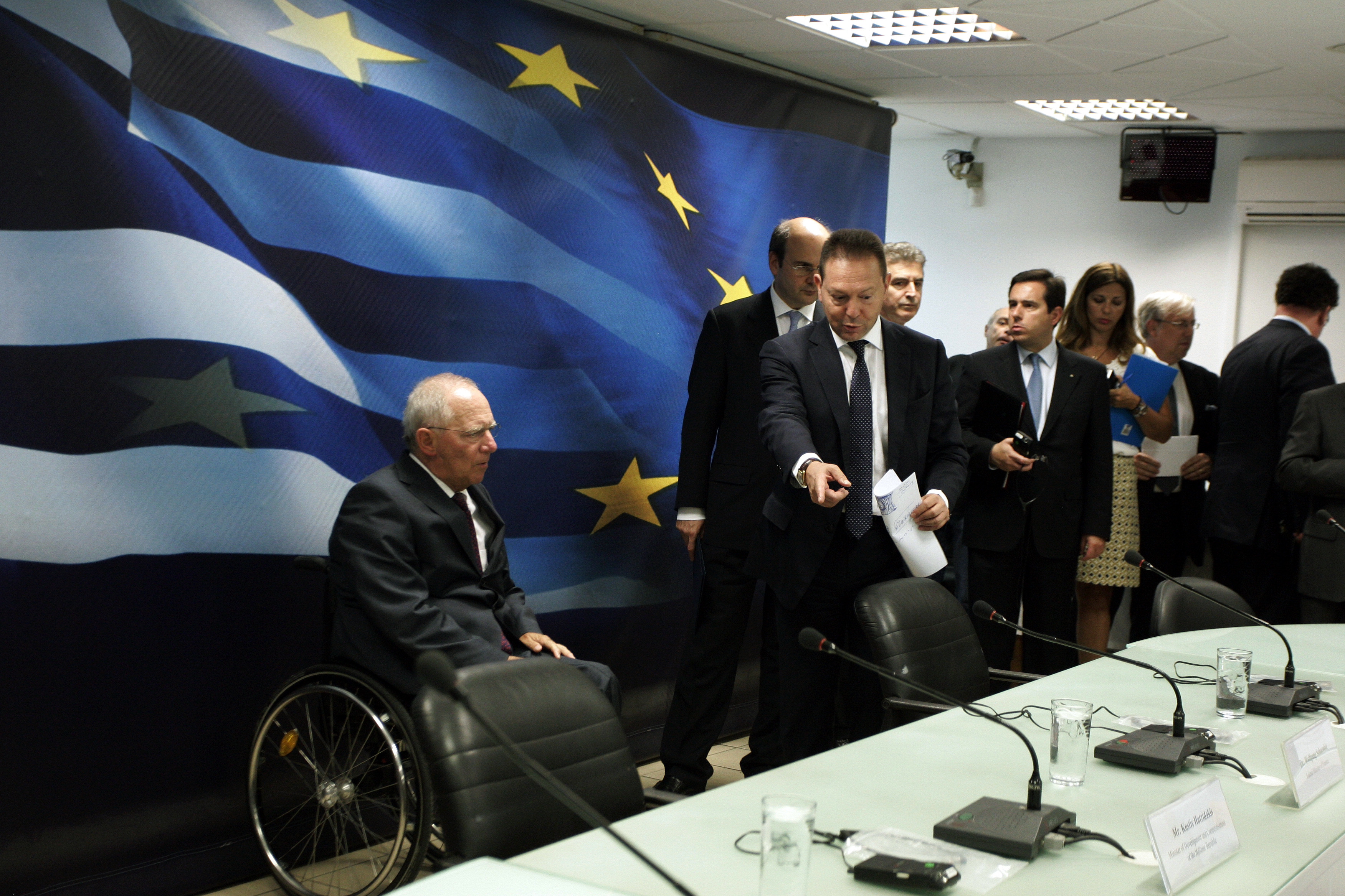 Και ξαφνικά ο Σόιμπλε απευθύνει έκκληση στους Έλληνες πολίτες: Μην παρασύρεστε από ανεύθυνους πολιτικούς!