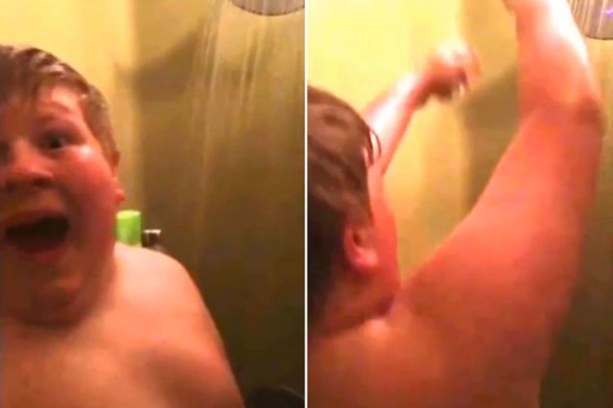 Ανακάλυψαν γιατί αργούσε στο μπάνιο ο γιος τους – Τον έπιασαν στα πράσα! (ΒΙΝΤΕΟ)