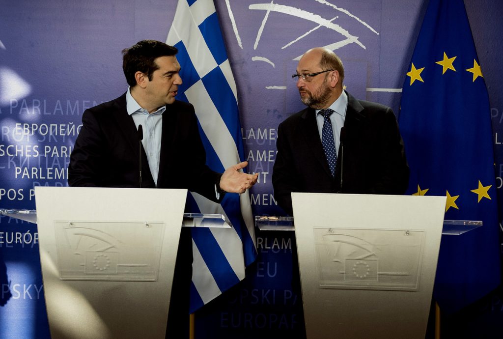 Σουλτς: Η Ελλάδα είναι στο χείλος του γκρεμού