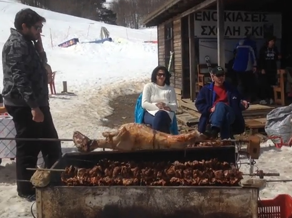 Κοζάνη: Σούβλισαν αρνιά και κοκορέτσι στο χιονοδρομικό κέντρο! (ΒΙΝΤΕΟ)