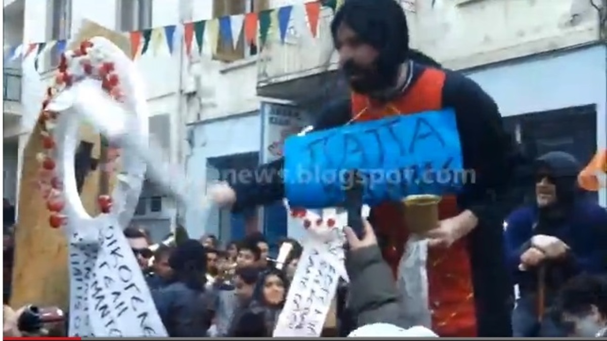 Αρχιεπίσκοπος και Μητροπολίτες κατά Διαμαντόπουλου επειδή ντύθηκε “Παπα – Σούρας” – ΒΙΝΤΕΟ