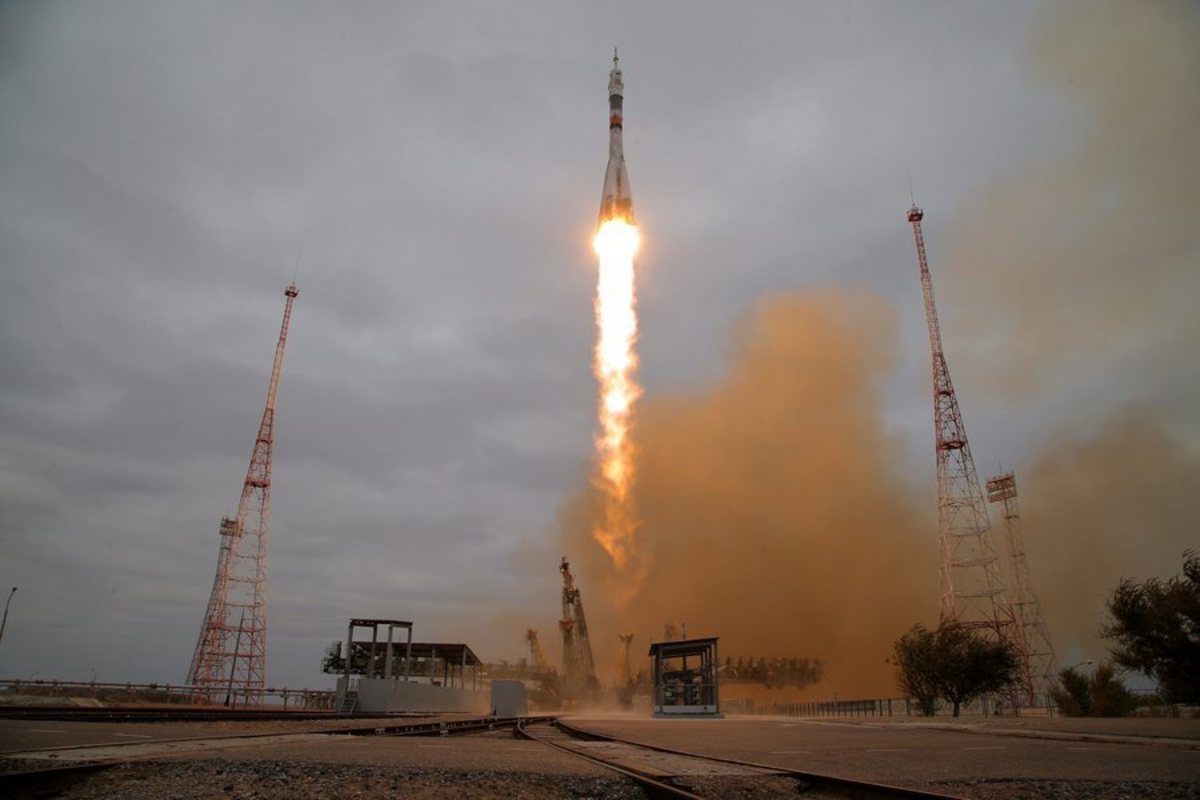 Με 3 αστροναύτες “έδεσε” στον Διεθνή Διαστημικό Σταθμό το Soyuz