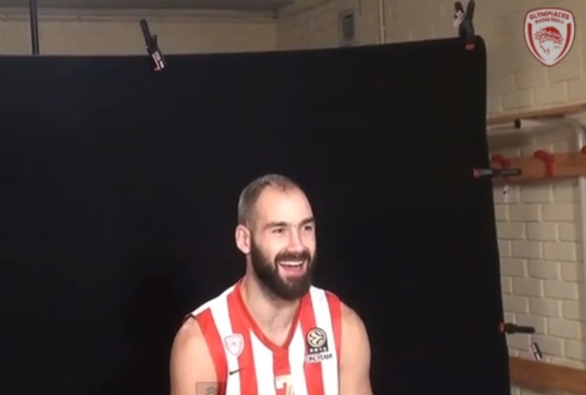 Ο Βασίλης Σπανούλης μαθαίνει κινέζικα (VIDEO)