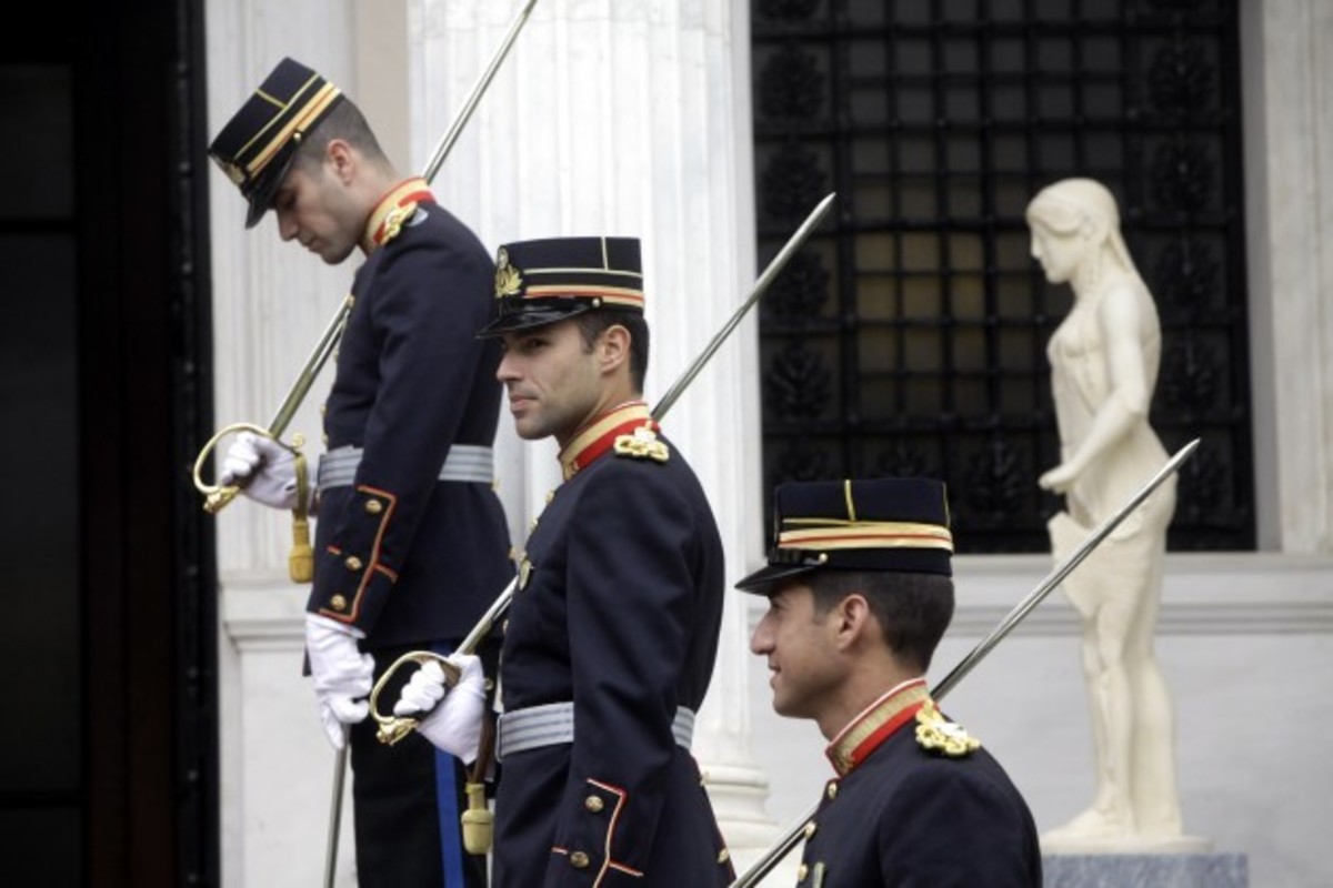Επίδομα παραμεθορίου στρατιωτικών: Χρήματα υπάρχουν αλλά δεν τους το δίνουν!