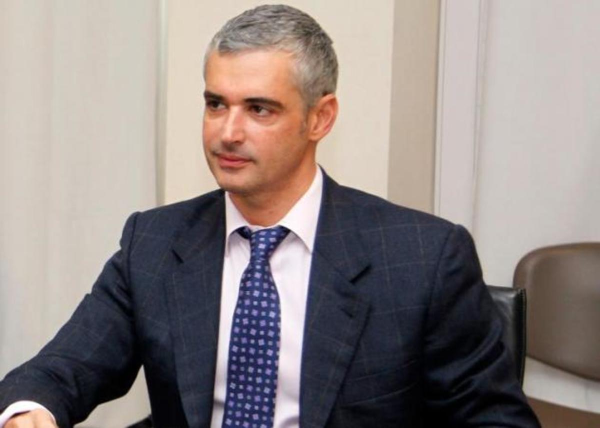 Αγνώριστος ο Άρης Σπηλιωτόπουλος – Δείτε την αλλαγή στο look του