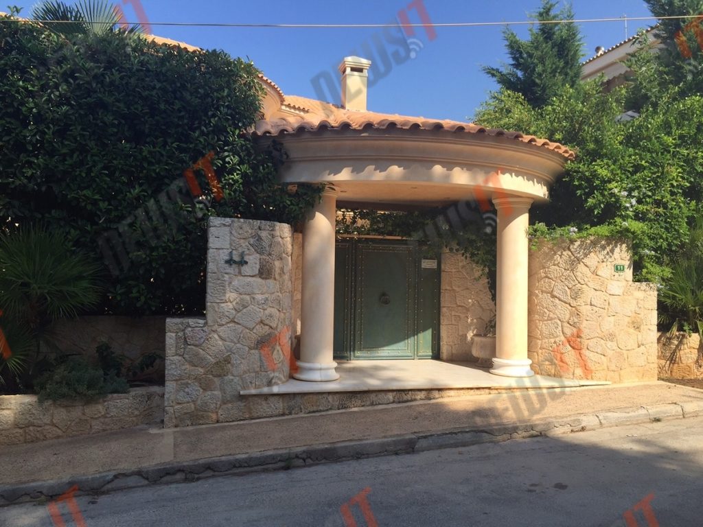 Ισχυρή έκρηξη σε σπίτι επιχειρηματία στη Βουλιαγμένης