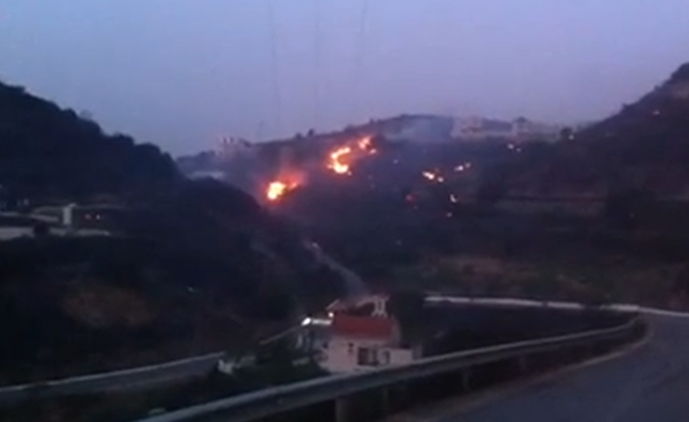Κρήτη: Μεγάλη φωτιά στα Χανιά – Εκκενώθηκαν σπίτια και κάηκαν βιομηχανικές μονάδες!